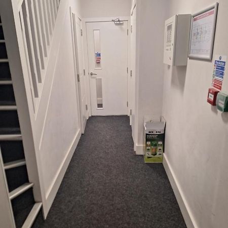 Deluxe Single Room Only For One Adult Northolt  Екстер'єр фото