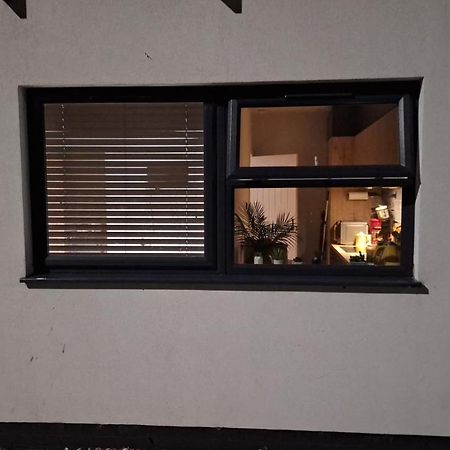 Deluxe Single Room Only For One Adult Northolt  Екстер'єр фото