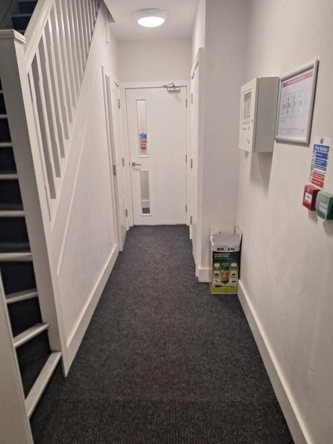 Deluxe Single Room Only For One Adult Northolt  Екстер'єр фото