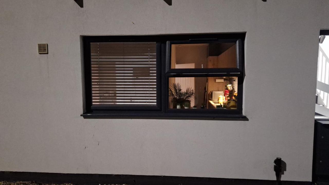 Deluxe Single Room Only For One Adult Northolt  Екстер'єр фото
