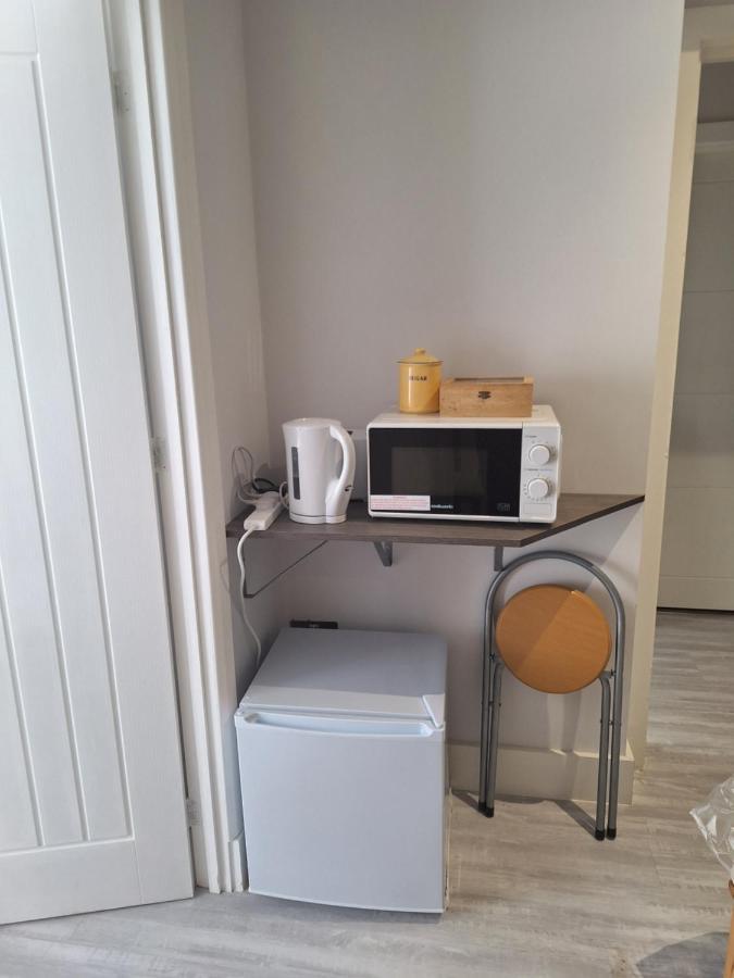 Deluxe Single Room Only For One Adult Northolt  Екстер'єр фото