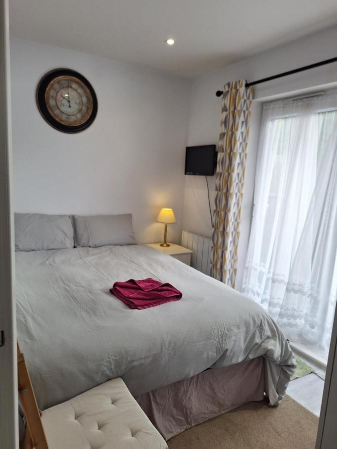 Deluxe Single Room Only For One Adult Northolt  Екстер'єр фото