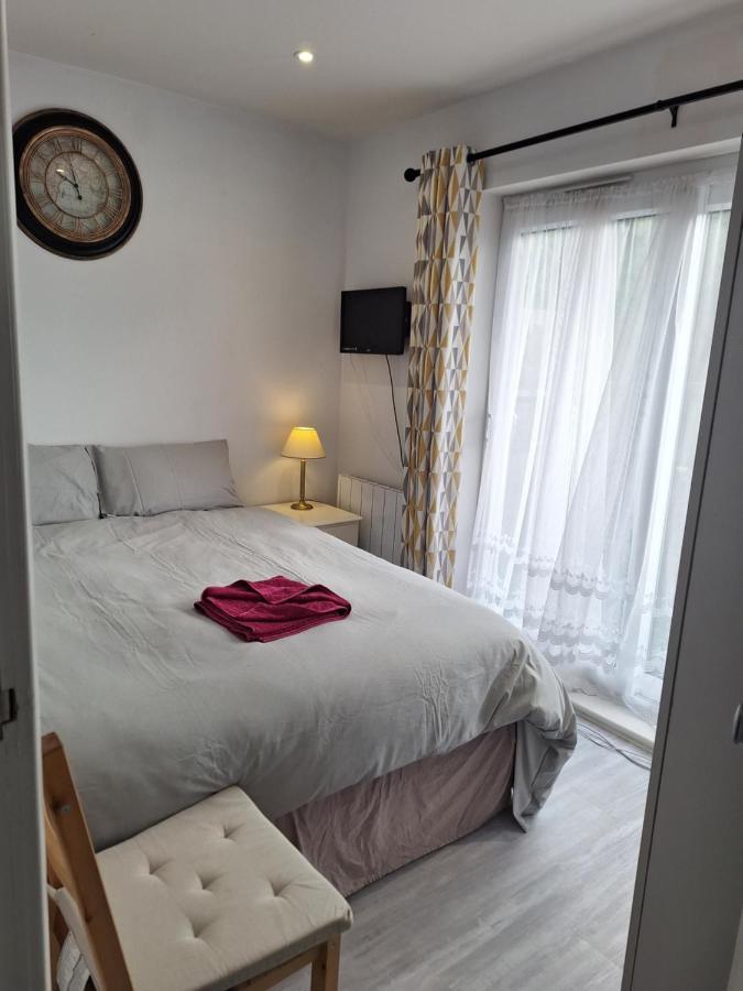 Deluxe Single Room Only For One Adult Northolt  Екстер'єр фото